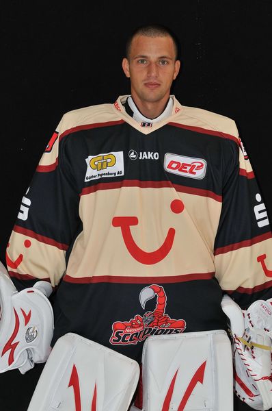 Mannschaft2011   027.jpg - DEL Club Hannover Scorpions Hannover Team 2011-2012Dimitri Pätzold Torwart Nr. 32